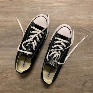 black converse all stars size 9W (barely worn)